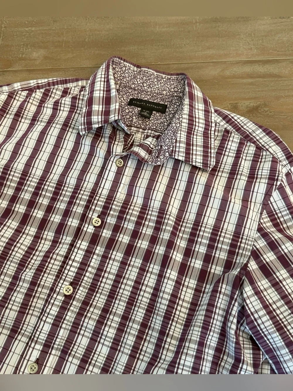 Banana Republic Men’s Button Up Long Sleeve Shirt Sz M Purple White Plaid